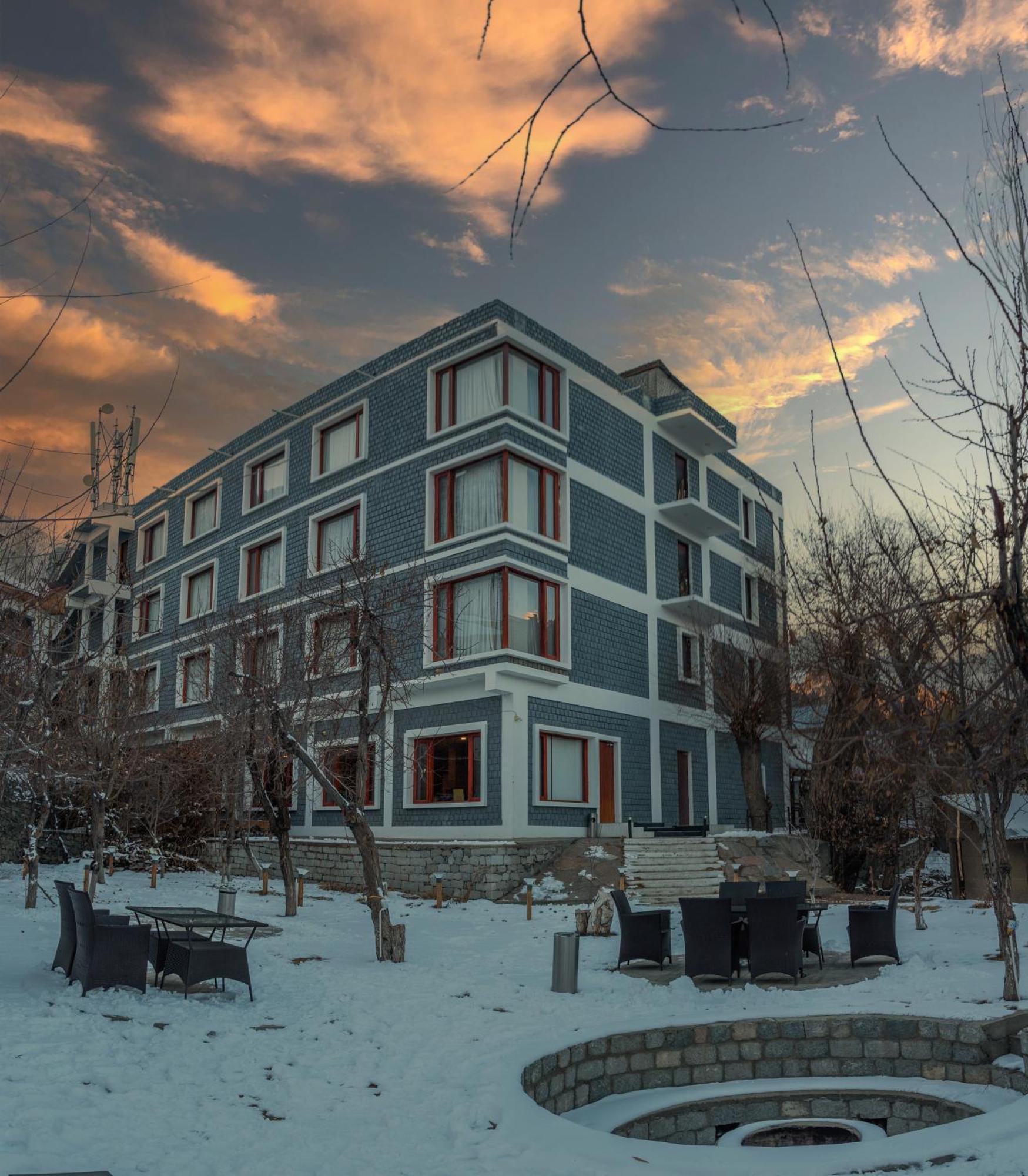 Hotel The Kargil Esterno foto